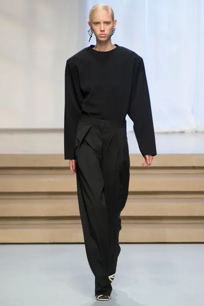 Look 5